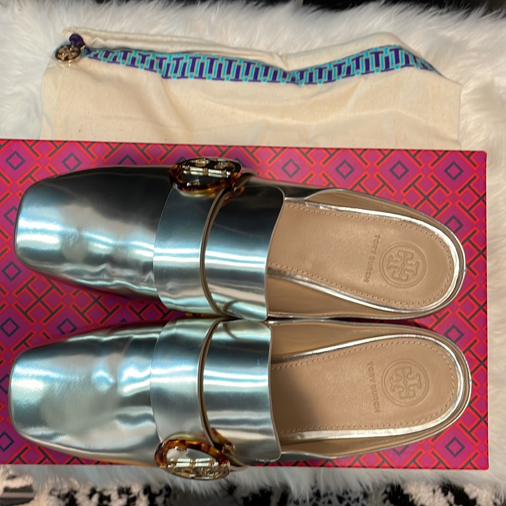 Tory Burch Mules silver never worn size 8. NEVER WORN - Picture 8 of 9